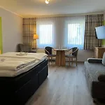 Und Berggasthof Tanzbuche ホテル 2*