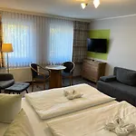 Und Berggasthof Tanzbuche ホテル 2*