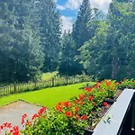 Und Berggasthof Tanzbuche フリードリッヒローダ