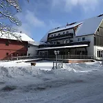 ホテル Und Berggasthof Tanzbuche 2*