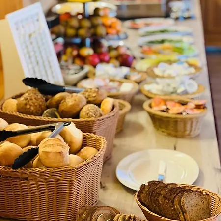 Und Berggasthof Tanzbuche