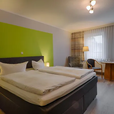 Отель Und Berggasthof Tanzbuche 2*