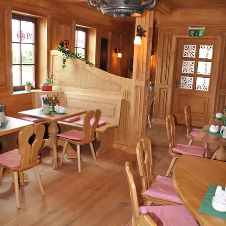 Отель Und Berggasthof Tanzbuche 2*