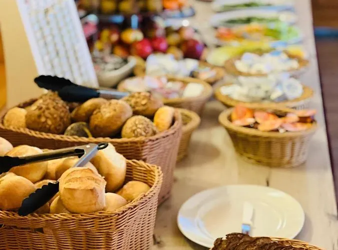 Und Berggasthof Tanzbuche